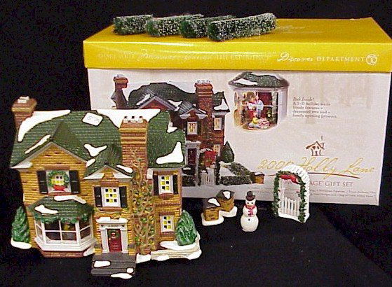 Dept. 56 Snow Village 2000 Holly Lane Gift Set: Dept. 56 Snow Village 2000 Holly Lane Gift Set: Stands 7 1/2 inches tall, 10" wide & 7 1/2 inches deep. Dated 1999, Includes: Building, Snowman, Gate, 2 corner stones, 4 hedge sections, missing walkwa