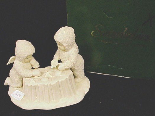Dept. 56 Snowbabies-Stars in a Row-Tic-Tac-Toe: Dept. 56 Snowbabies-Stars in a Row-Tic-Tac-Toe. Measures 5 inches tall, 3 inches wide. Dated 1992.