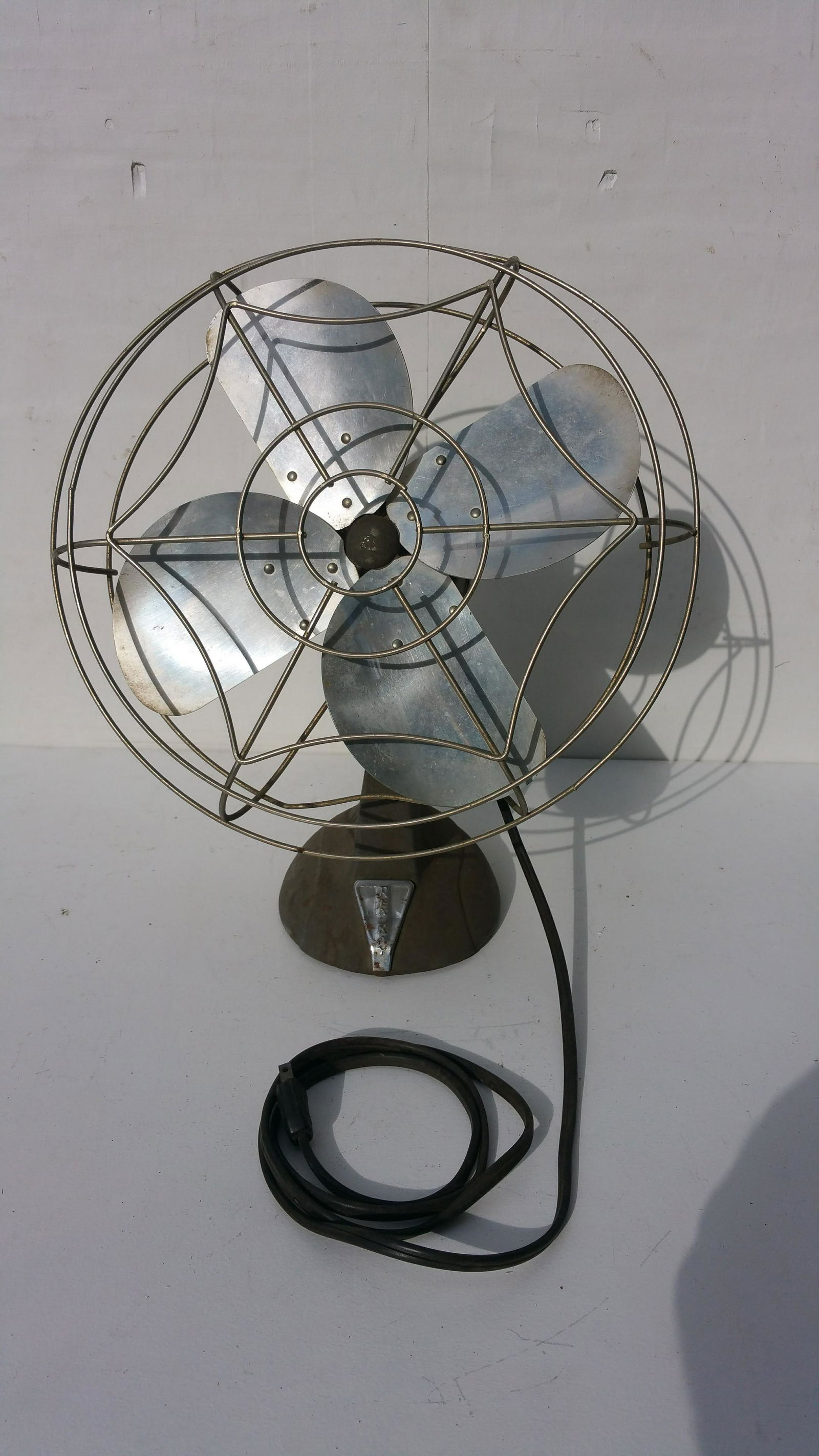 Fan: Rex Ray Vintage, metal fan: Manual directional swivel, It is working, original 3 speed only one speed works. (Shipping in USA available = cost+insurance+ tracking +30)