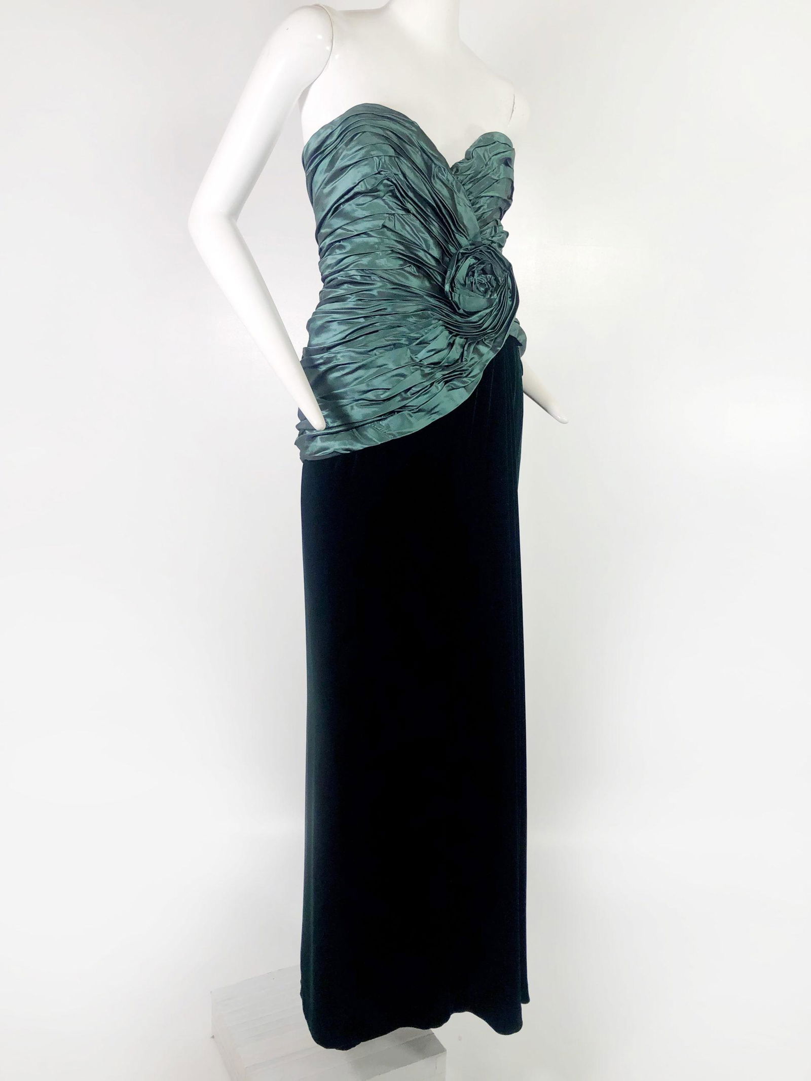 1980 Murray Arbeid Forset Green Ruched Gown: 1980 Murray Arbeid forest green ruched bodice with ruched rose and asymmetrical velvet skirt strapless gown. US 4-small 6.