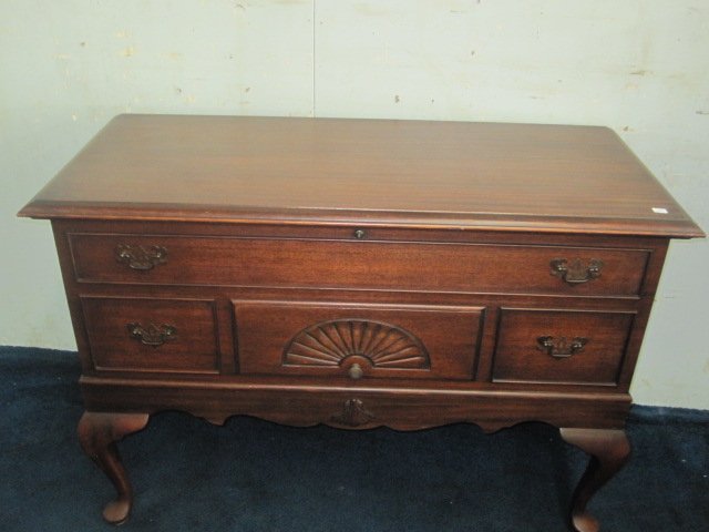 Mahogany Cedar Chest by Lane Furniture: 1940's Lane sitting on queen ann legs measuring 31 1/2"W x 45'W x 20"D. Good overall condition.