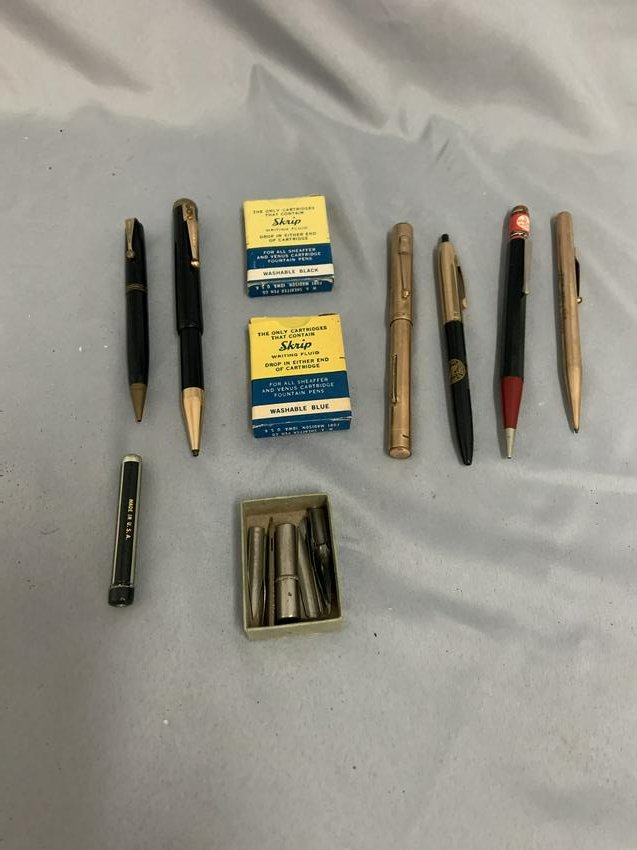 Vintage Fountain Pens, Parker, Plus: Lot consists of 6 vintage pens, fountain pens such as Parker along with advertising pens. Comes with cartridges,nibs, and Parker lead holder. No damage noted