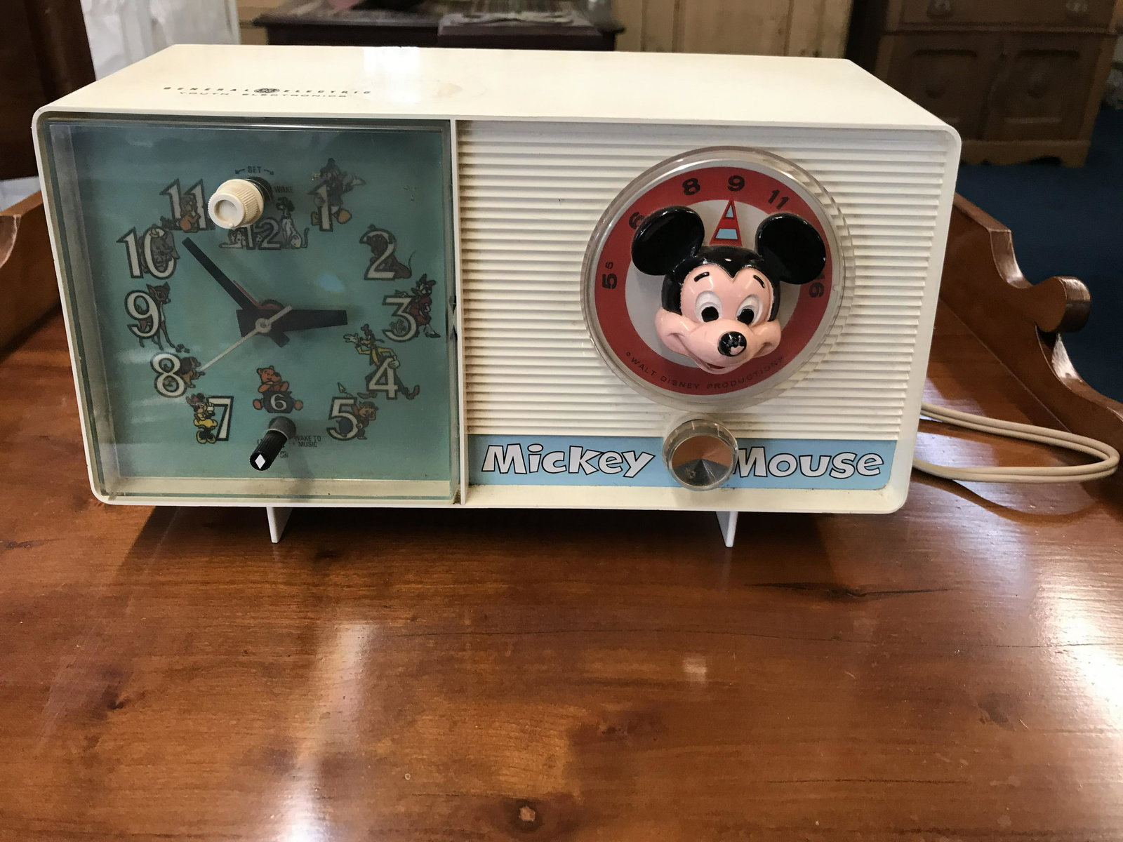 Retro Mickey Mouse Radio (1 of 3)