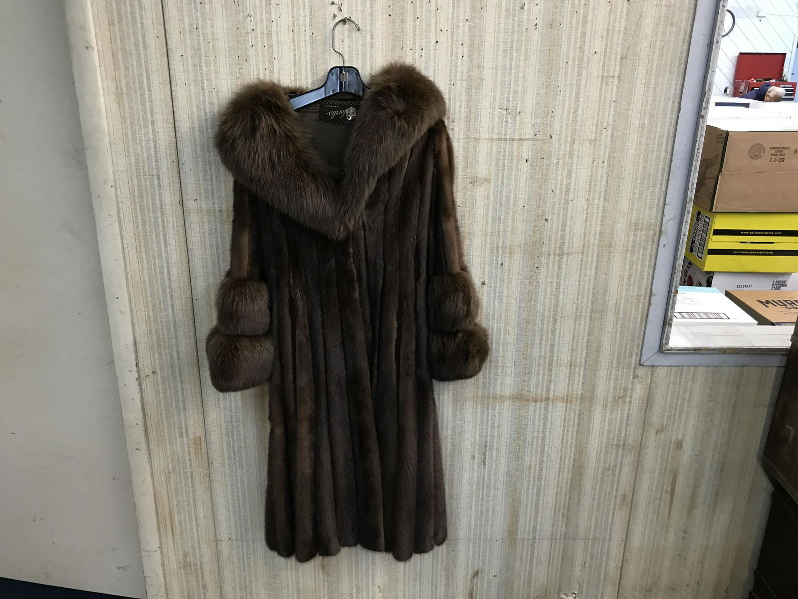 Ladies Fur Coat (1 of 3)