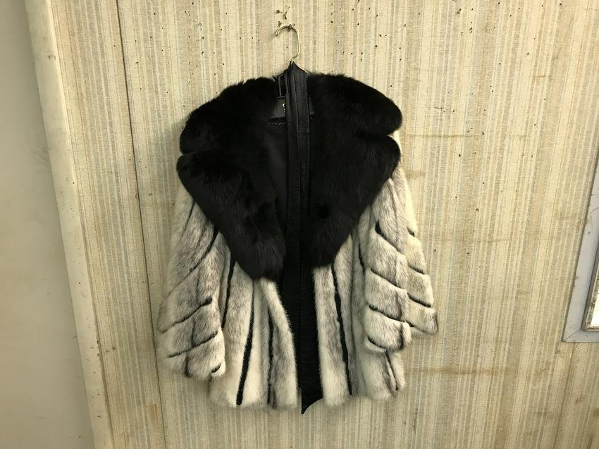 Ladies Fur Coat (1 of 2)
