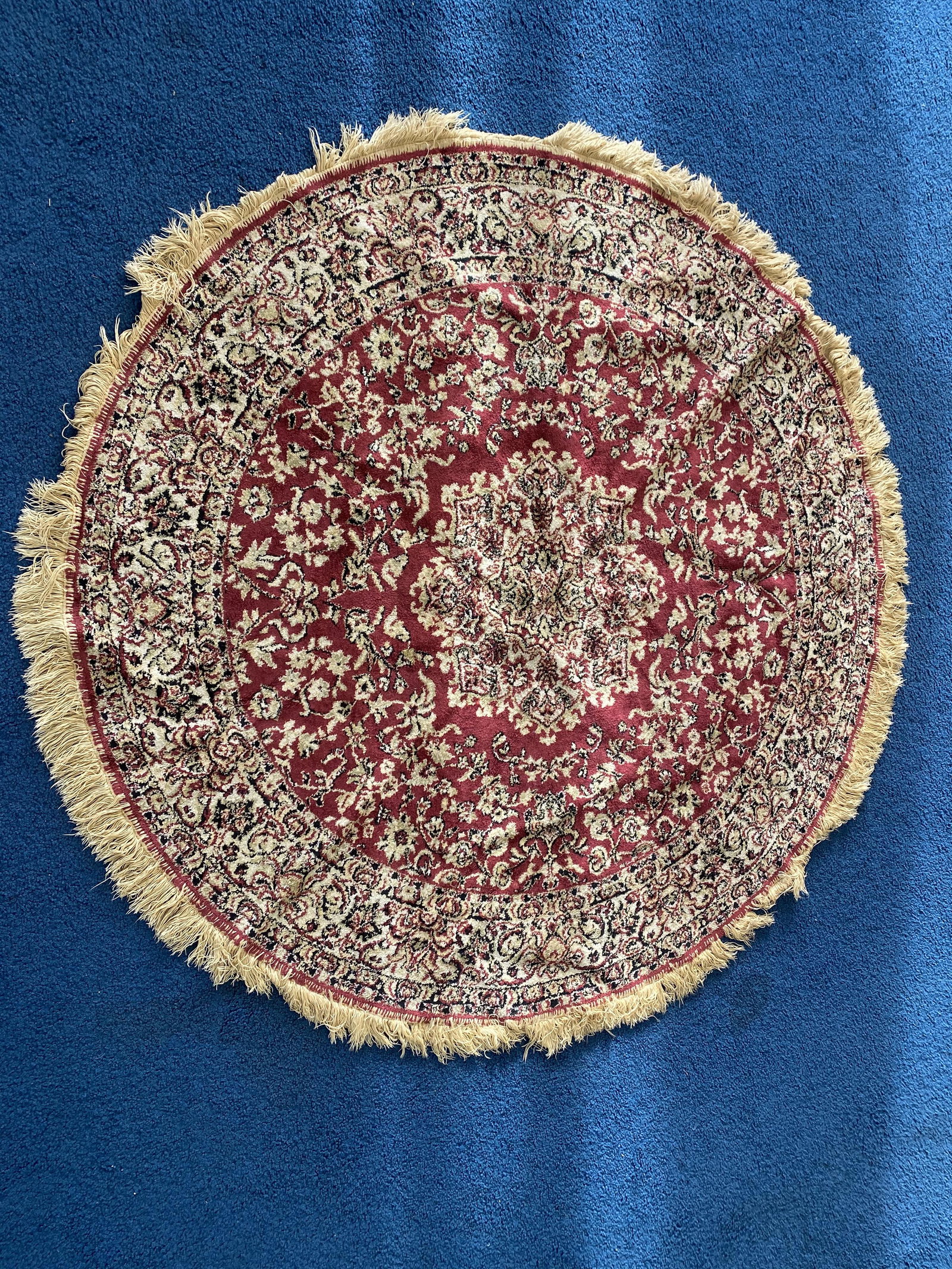 Round Oriental Carpet (1 of 2)