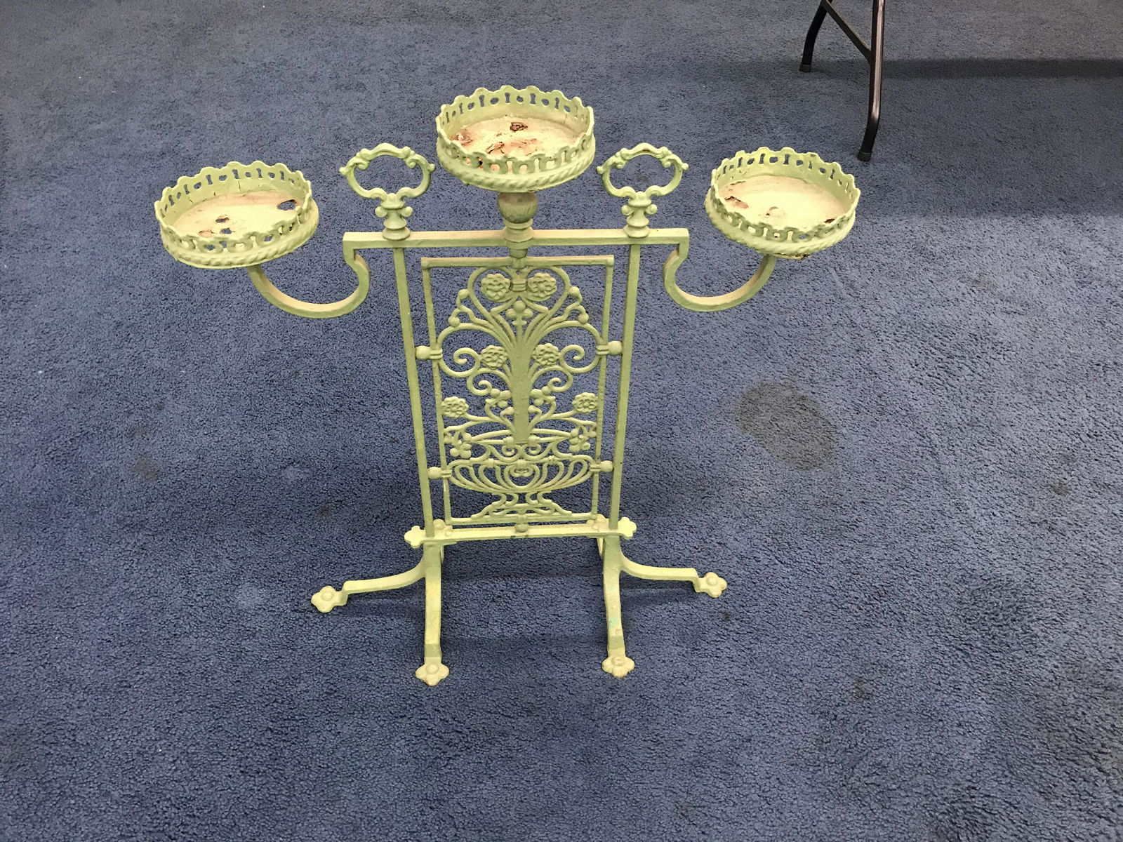 Victorian Cast Iron Planter (1 of 4)