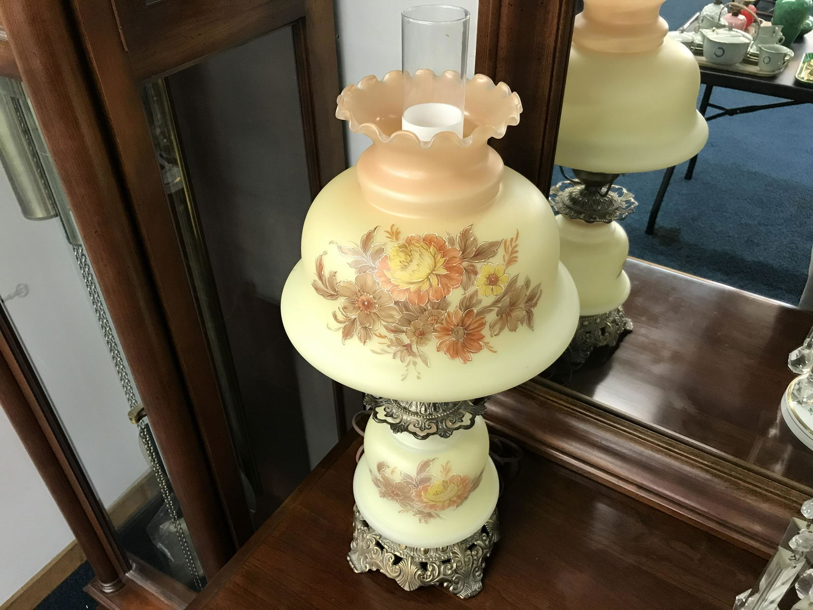 Fenton Burmese Students Lamp (1 of 3)