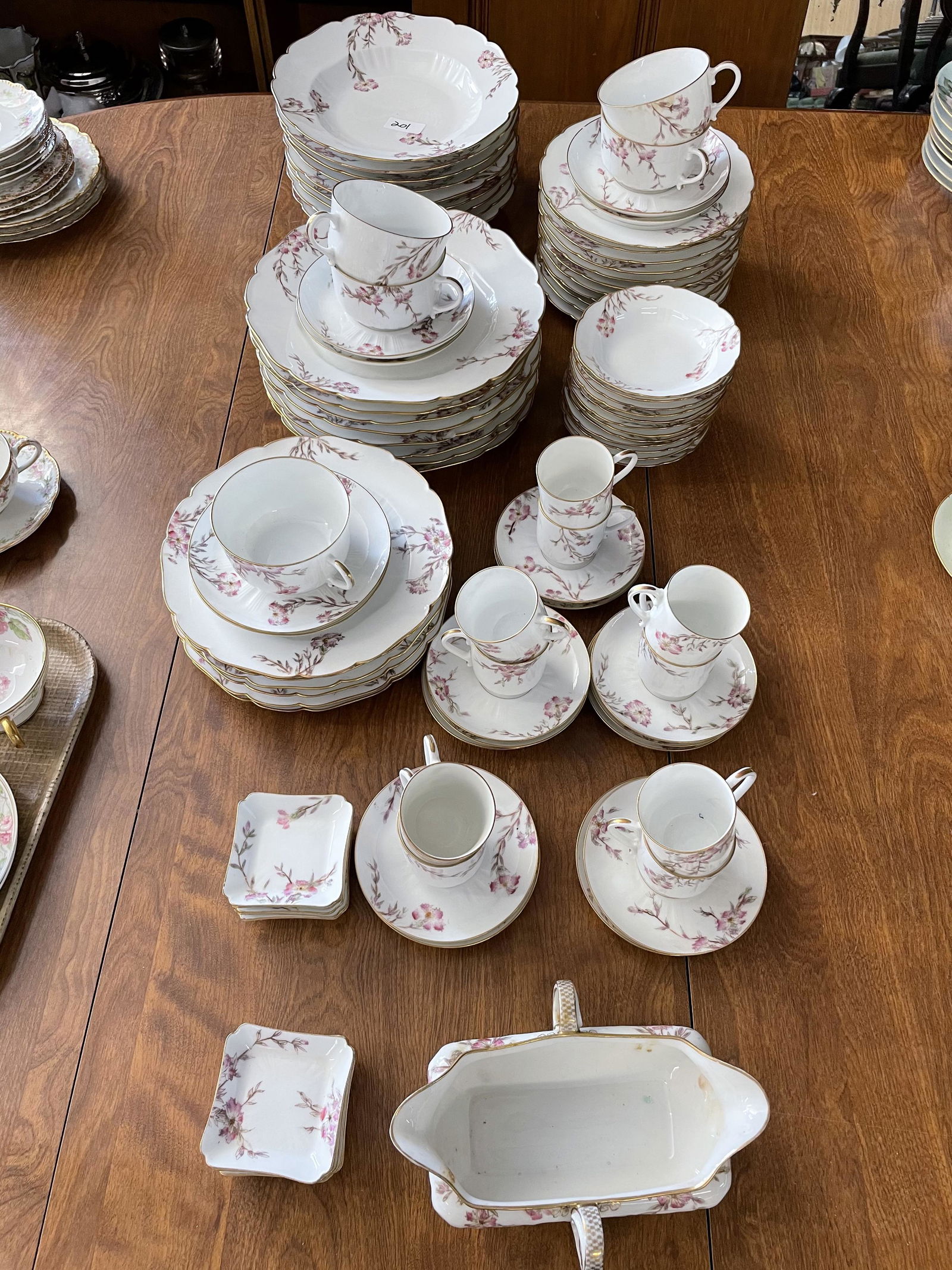 91 Pieces Haviland Limoges China (1 of 4)