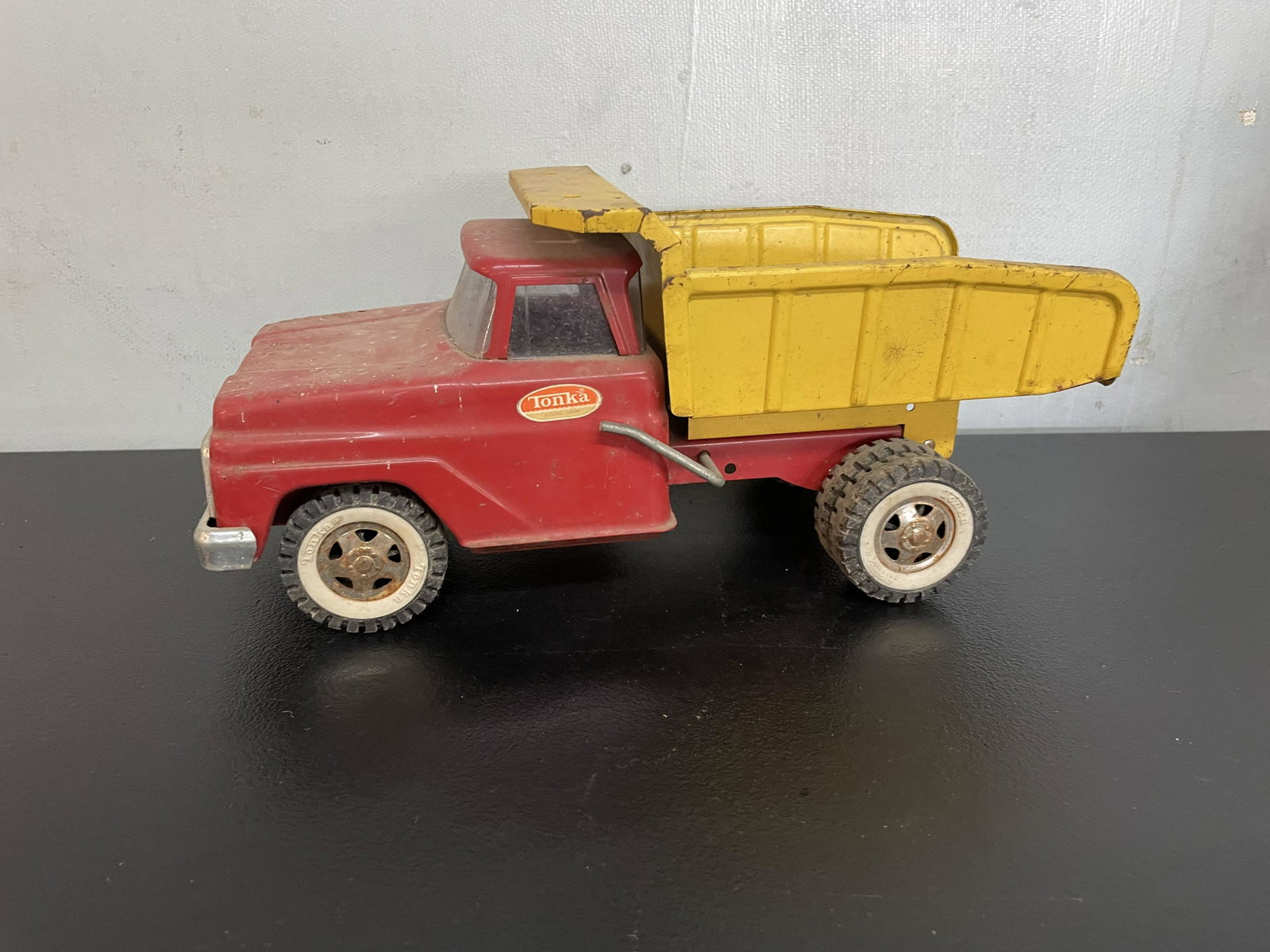 Tonka Dump Truck: 13"W, original label.