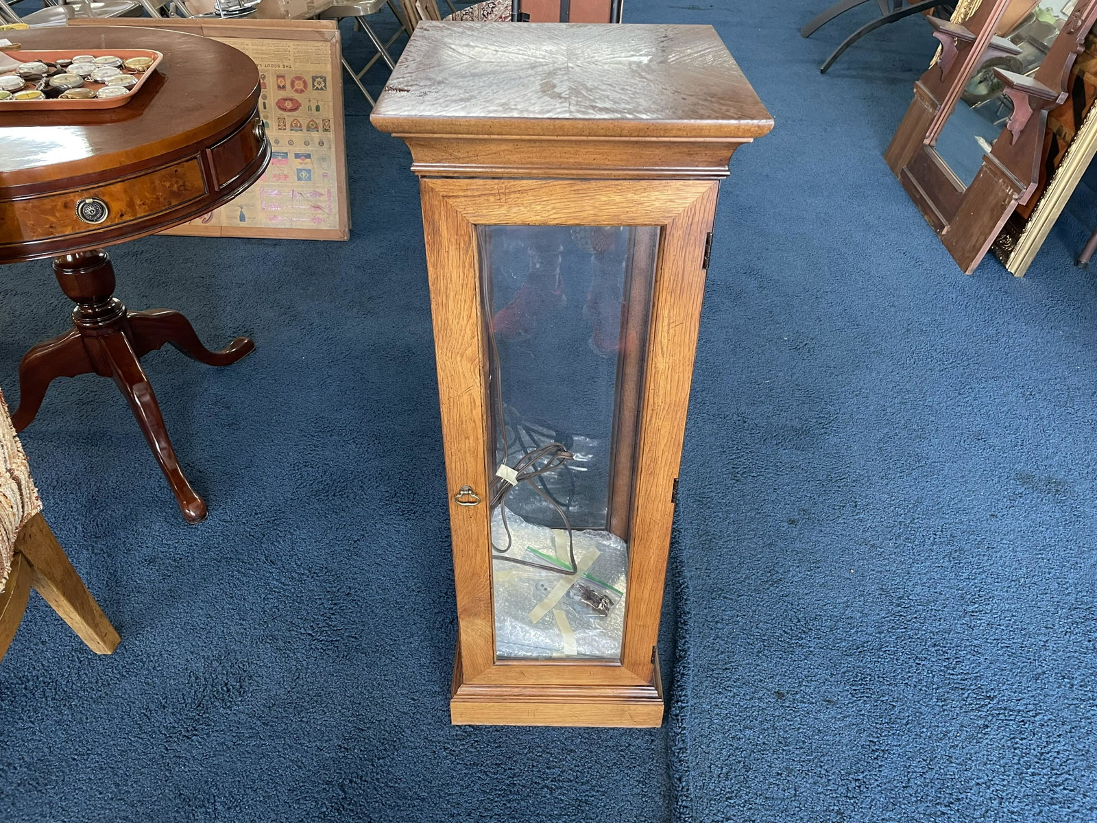 Pedestal Curio Cabinet: 36"Hx13"W