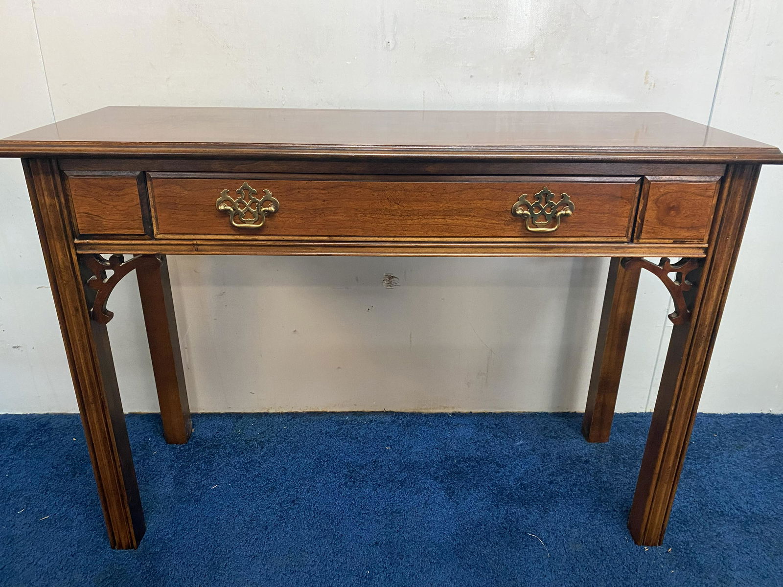 Lane Mahogany Console Table (1 of 4)