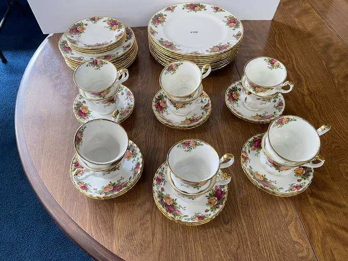 37 Pieces Of Royal Albert Old Country Rose China