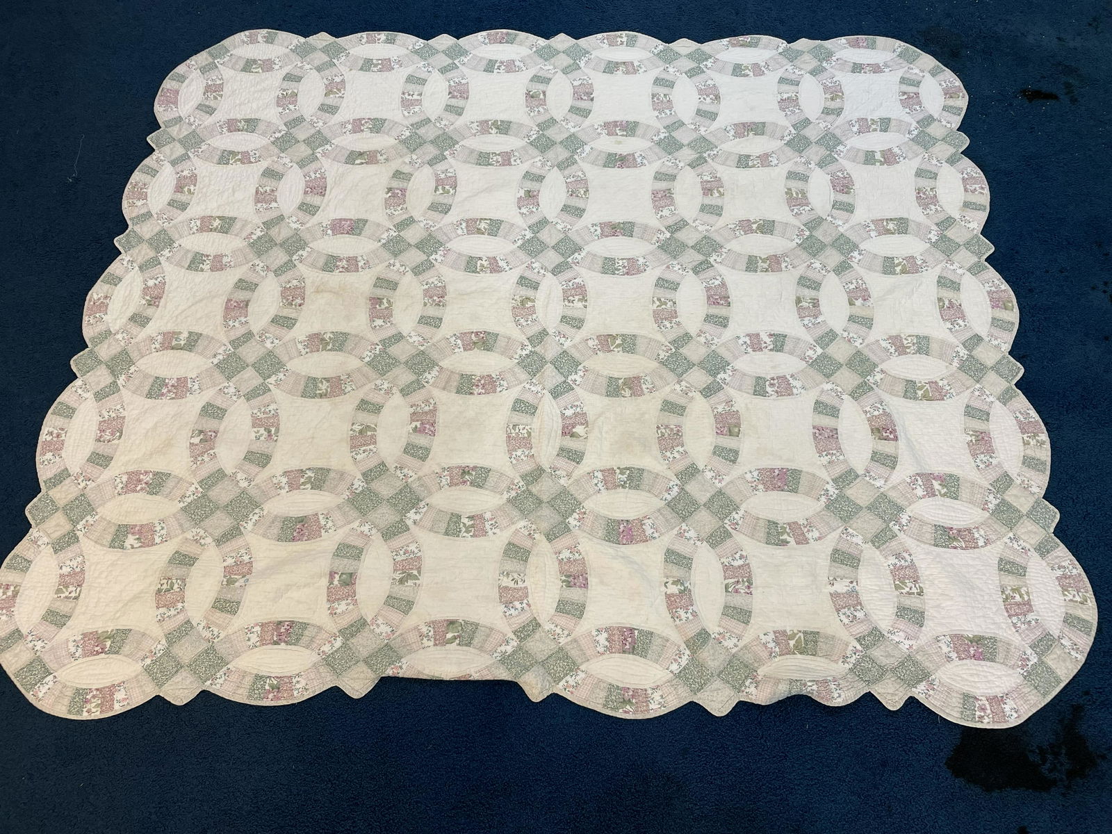 Double Wedding Ring Quilt: 106"x83"