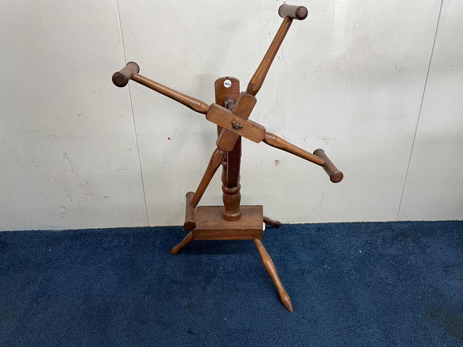 Tiger Maple Yarn Winder (1 of 5)