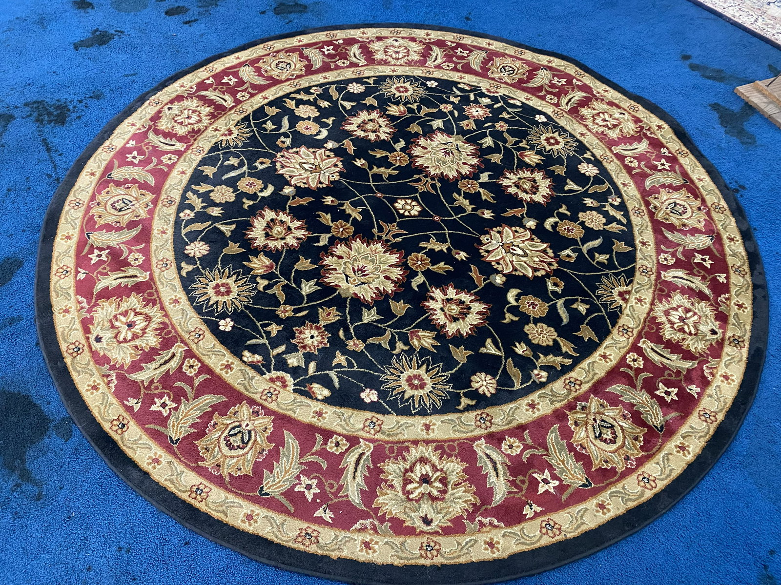 Round Carpet (1 of 3)