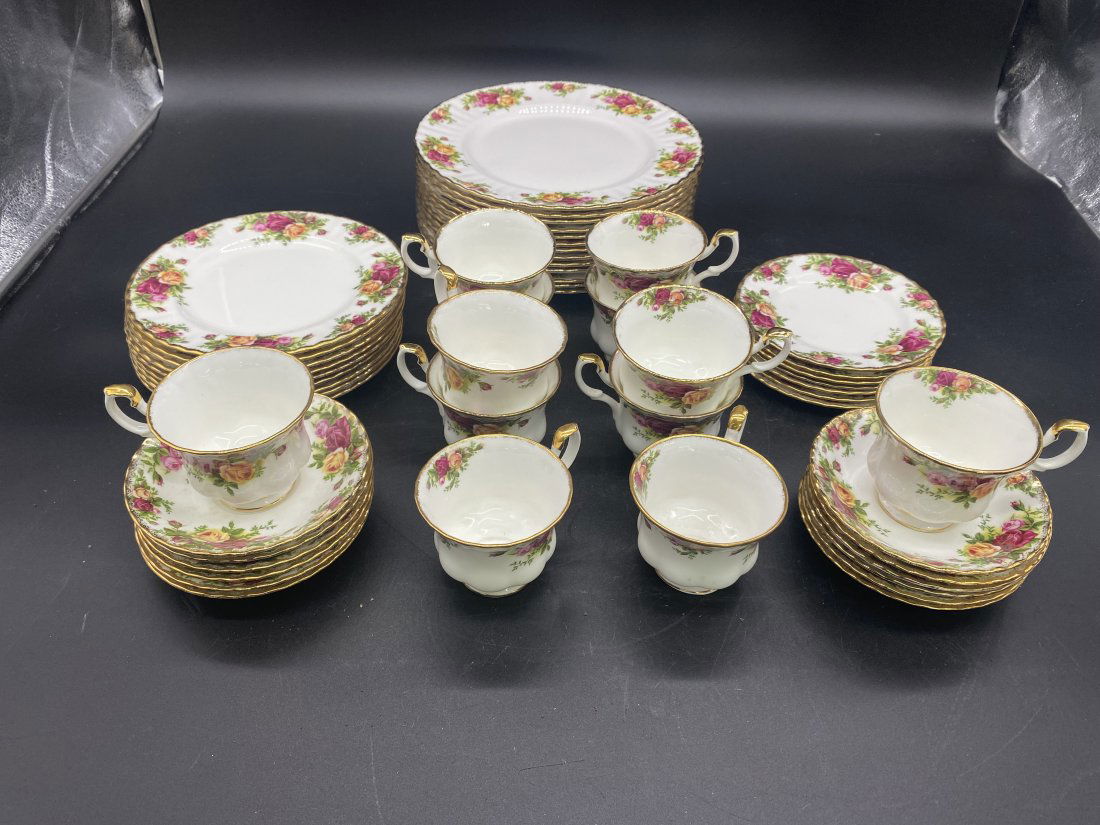 53 Pieces Royal Albert Old Country Rose China (1 of 6)