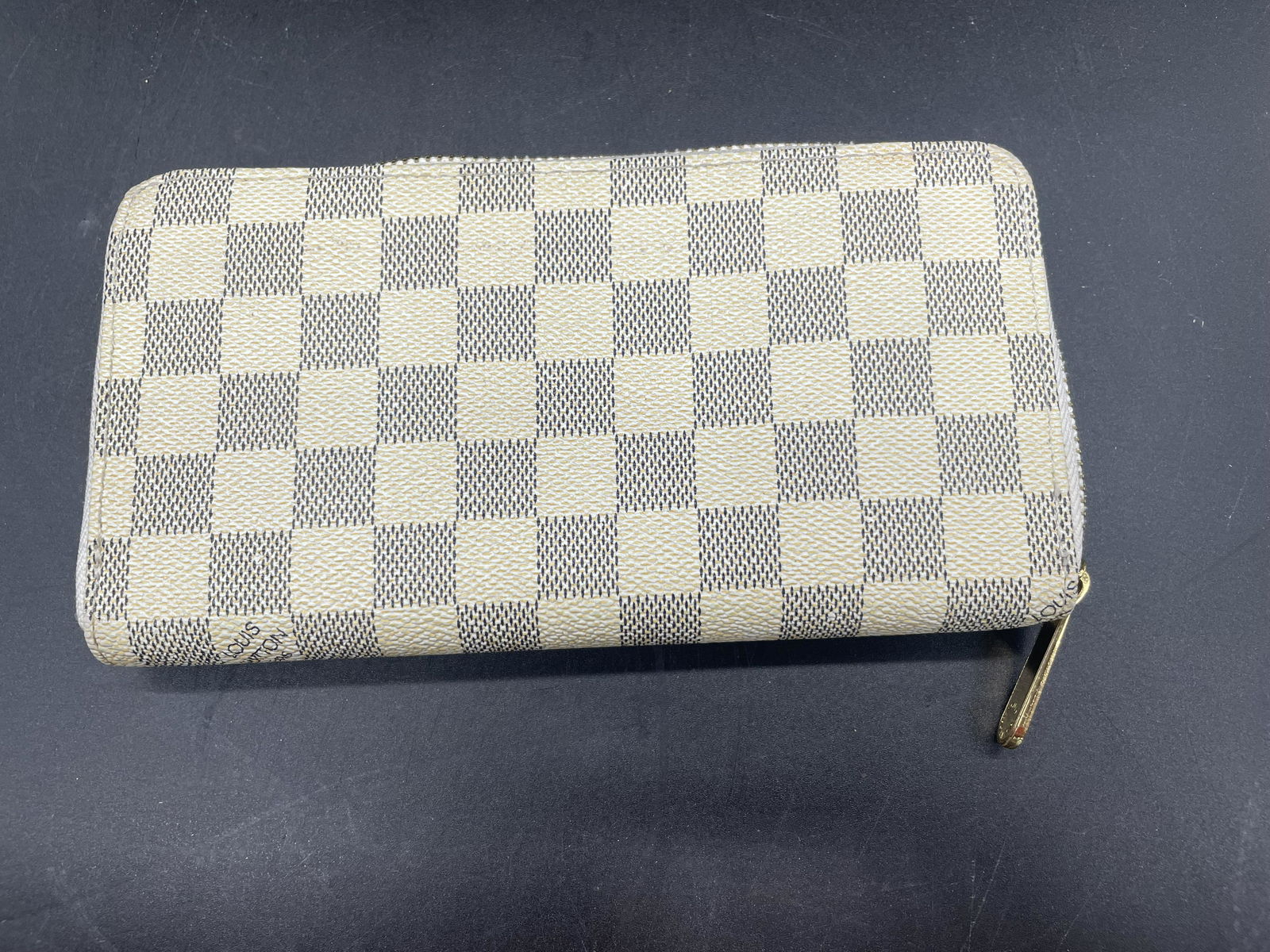 Louis Vuitton Ladies Clutch (1 of 4)