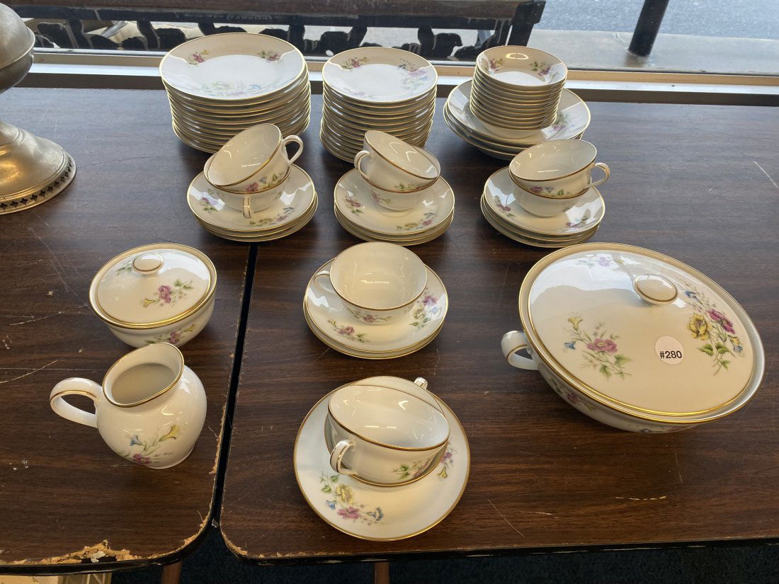 Approximately Sixty Pieces Of Richard Ginori China (1 of 5)