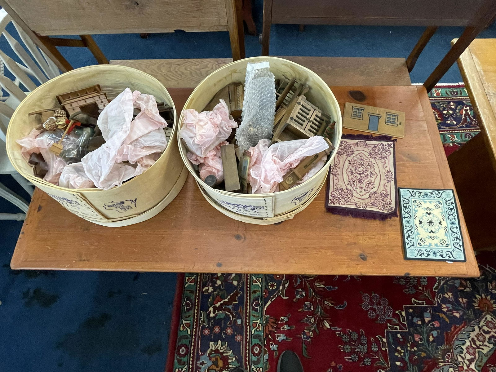 Doll House Accessories (1 of 4)