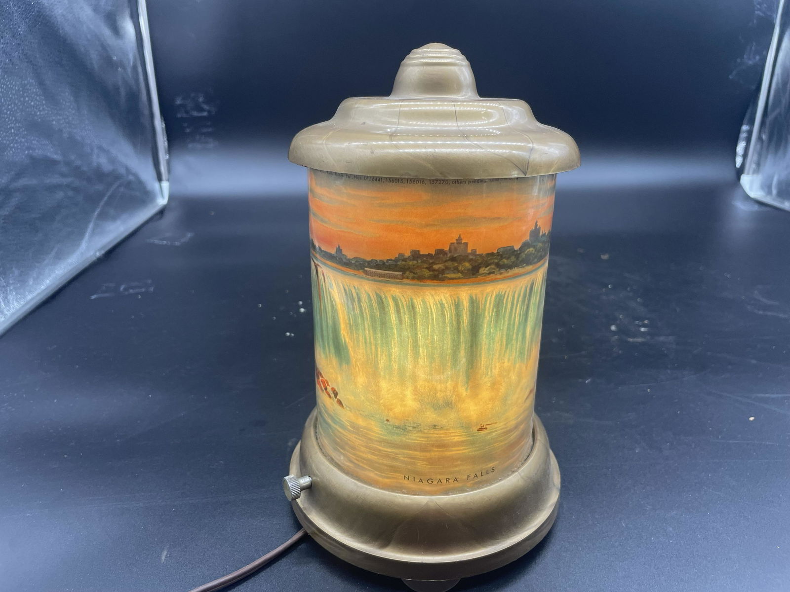 Niagara Falls Motion Lamp (1 of 3)