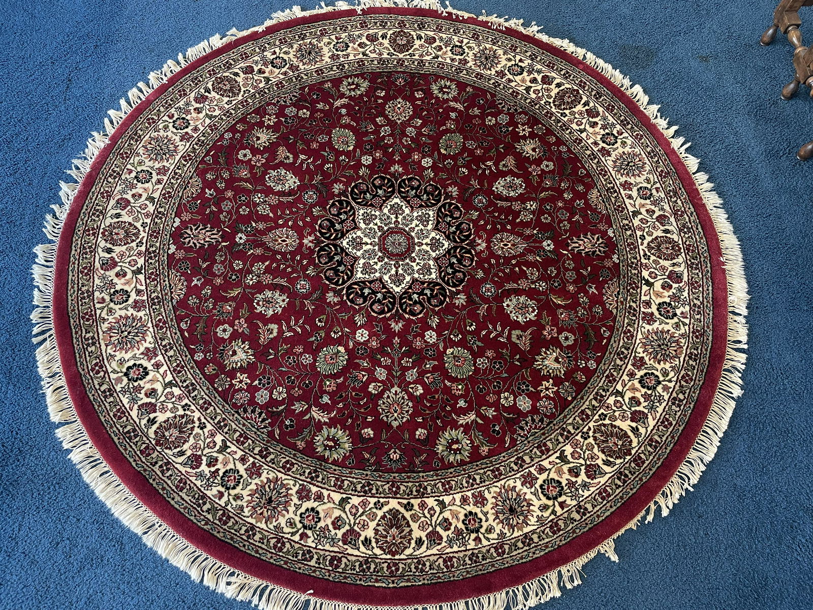 Round Oriental Carpet (1 of 3)