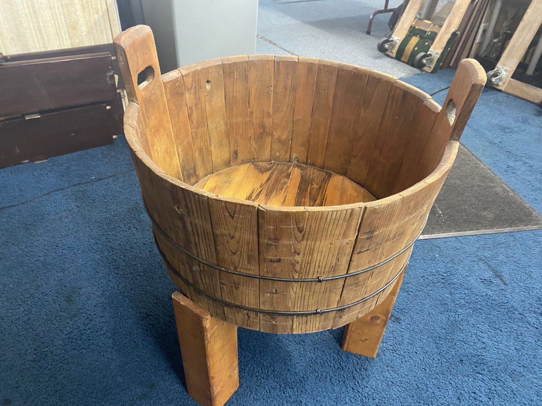 Early Wash Tub on Stand (1 of 4)