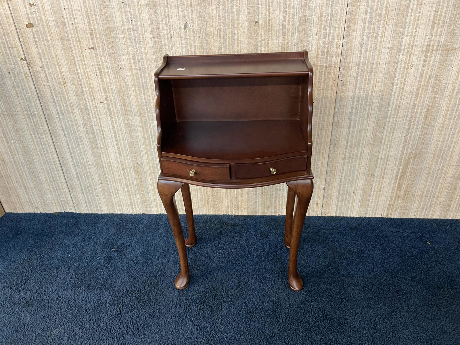 Mahogany Stand: Queen Ann stand measures 32"H X 19" X 13"