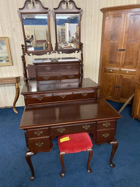 Seven Piece Mahogany Bedroom Suite (1 of 7)