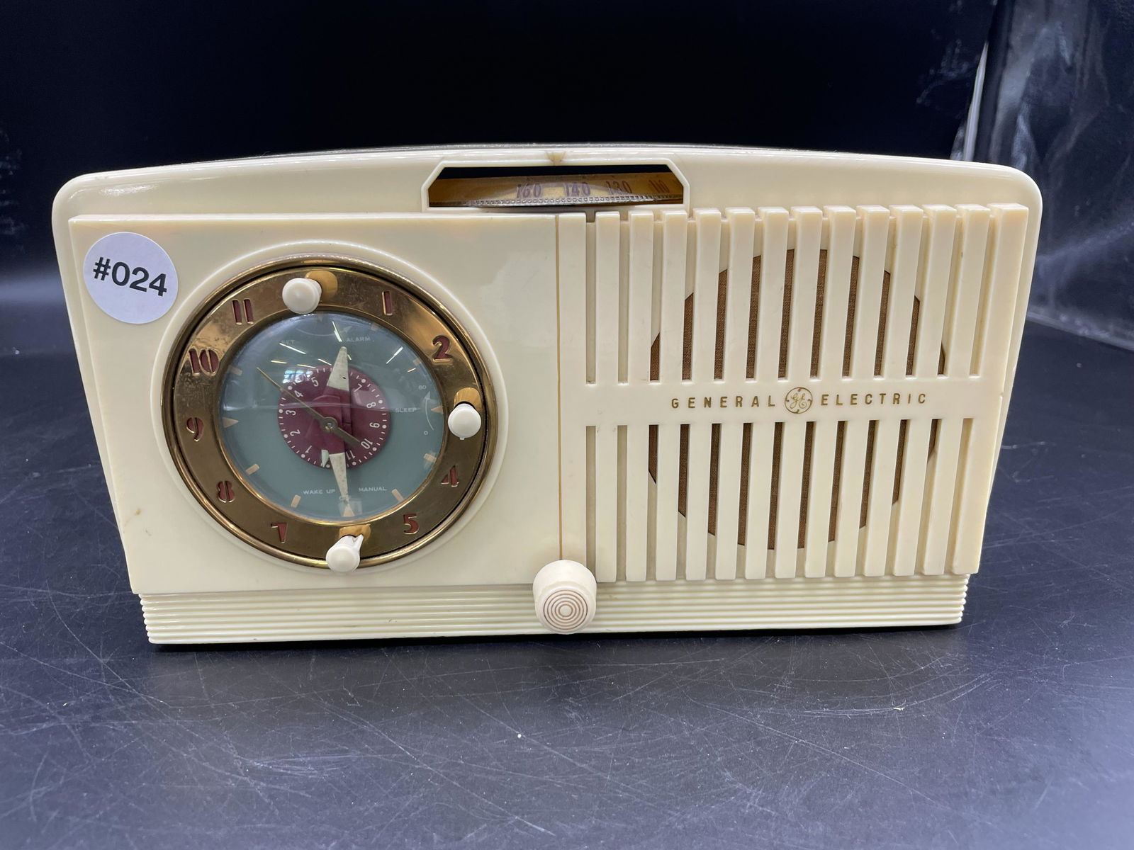 Vintage GE Radio (1 of 4)