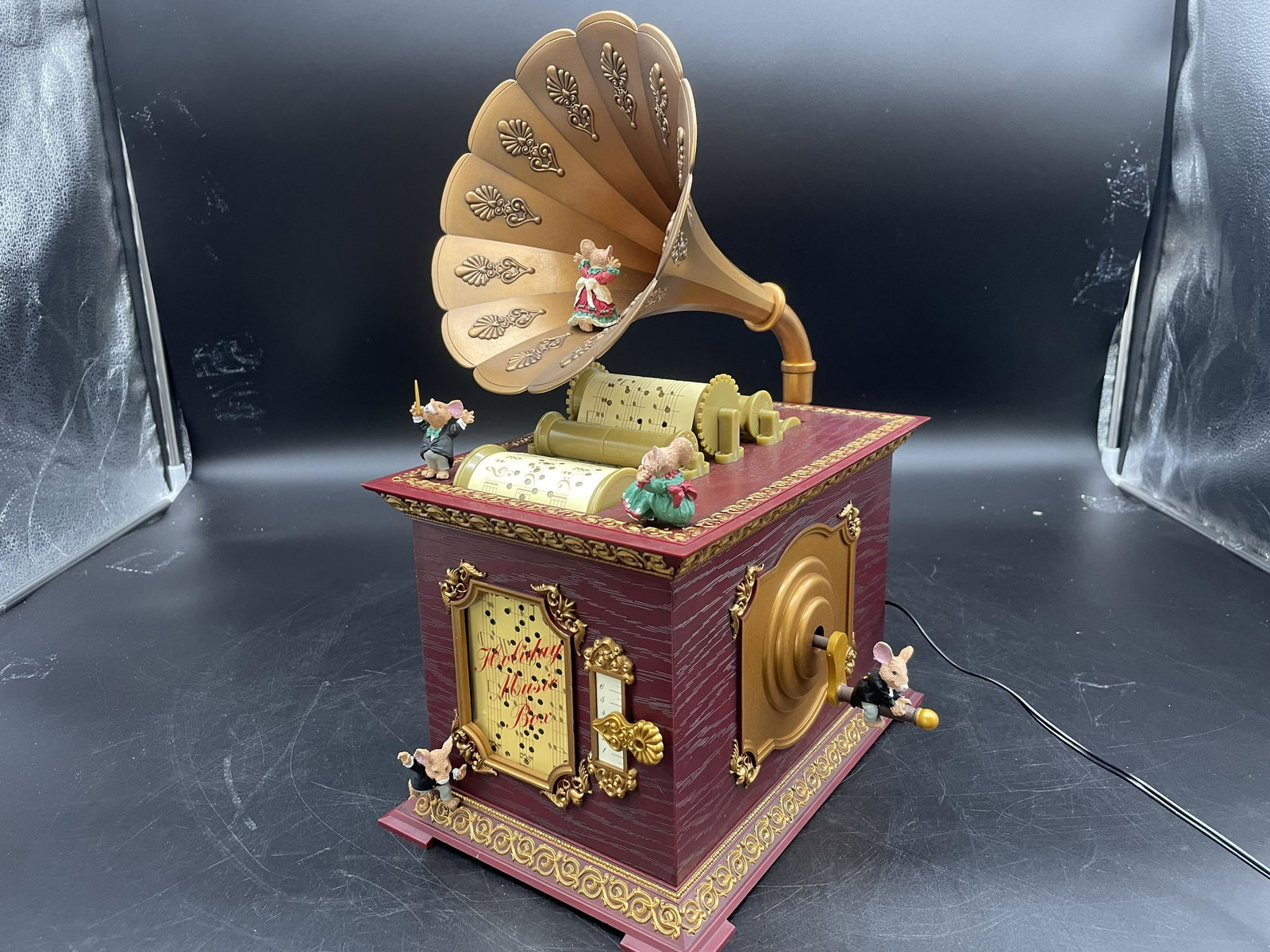 Mr. Holiday Christmas Music Box Phonograph (1 of 4)
