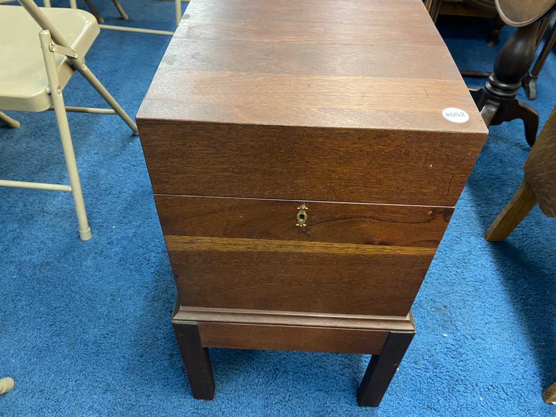 Antique Celleret: Original hardware, 27"x14"x14".