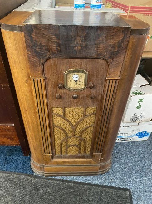 Antique Admiral Floor Model Radio (1 of 5)