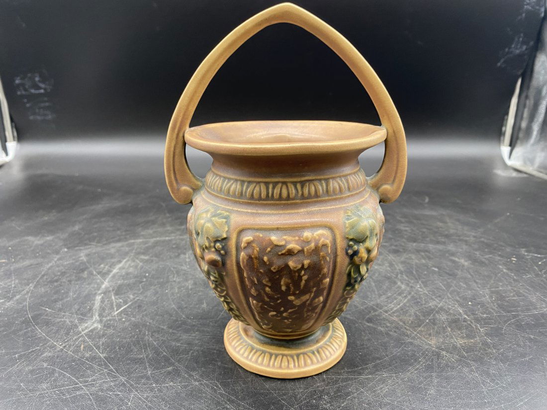 Roseville Basket (1 of 4)