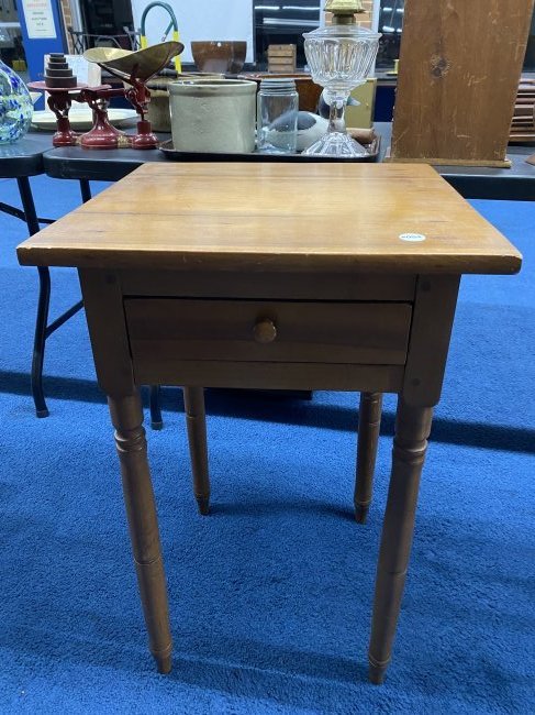Sheraton One Drawer Stand: 30"x19"x19", softwood construction