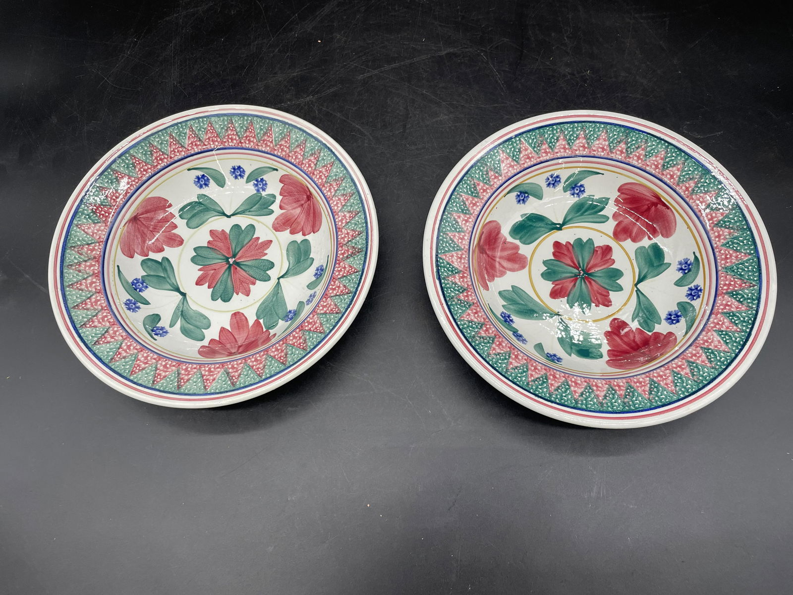 Pair of Soft Paste Bowls (1 of 2)
