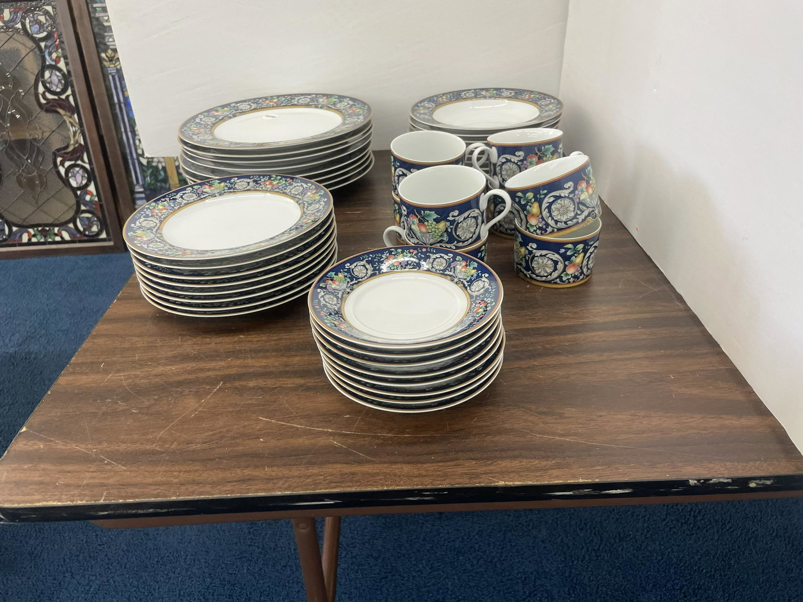40 Pieces Of Mikasa California: Service for 8. Dinner plates 11" W.