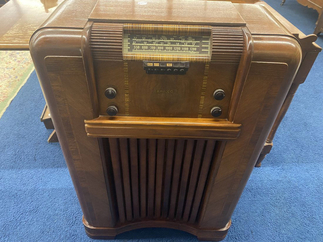 Antique Philco Floor Model Tube Radio (1 of 8)