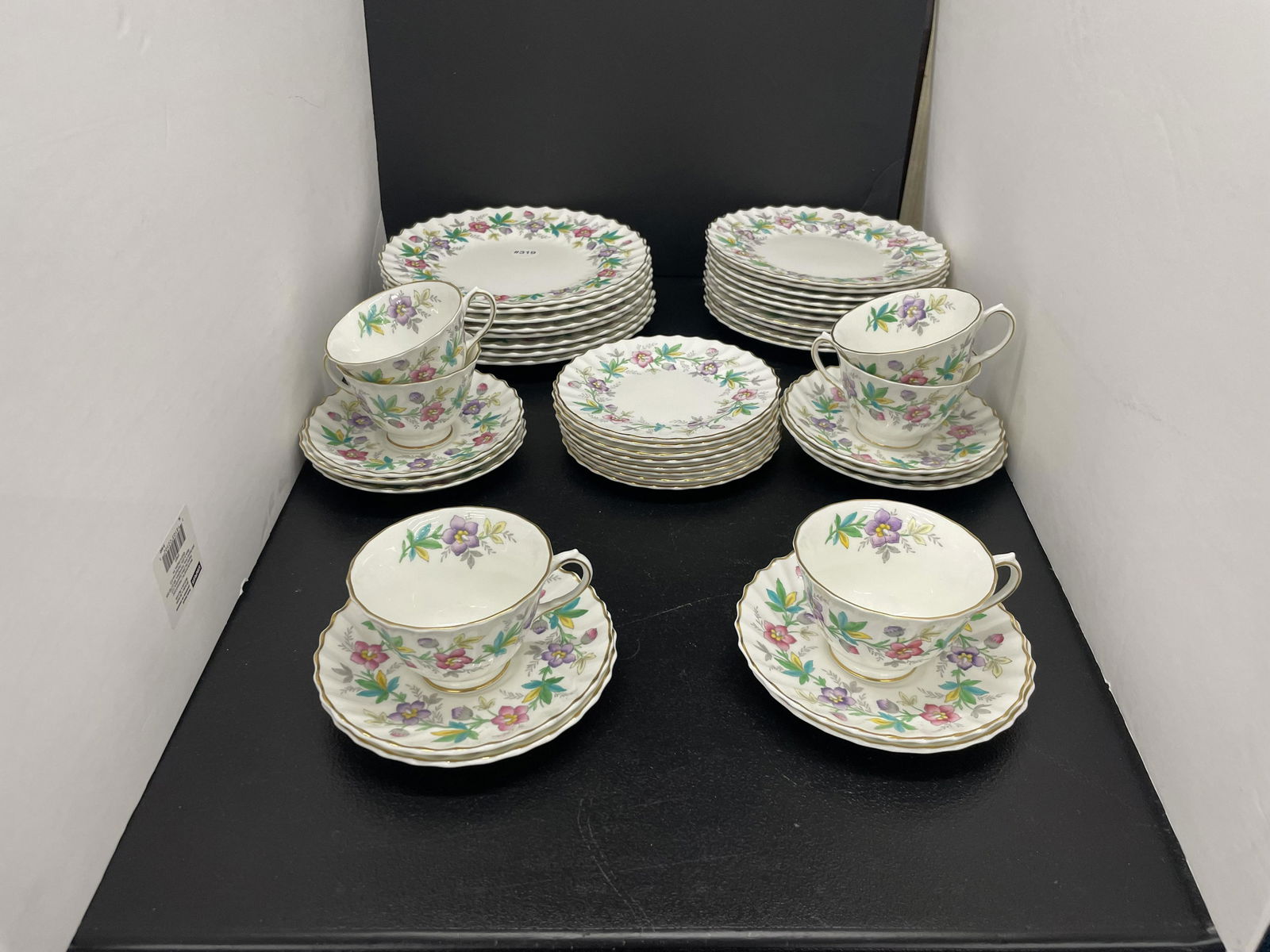 42 Pcs Royal Doulton Chatsworth China (1 of 4)