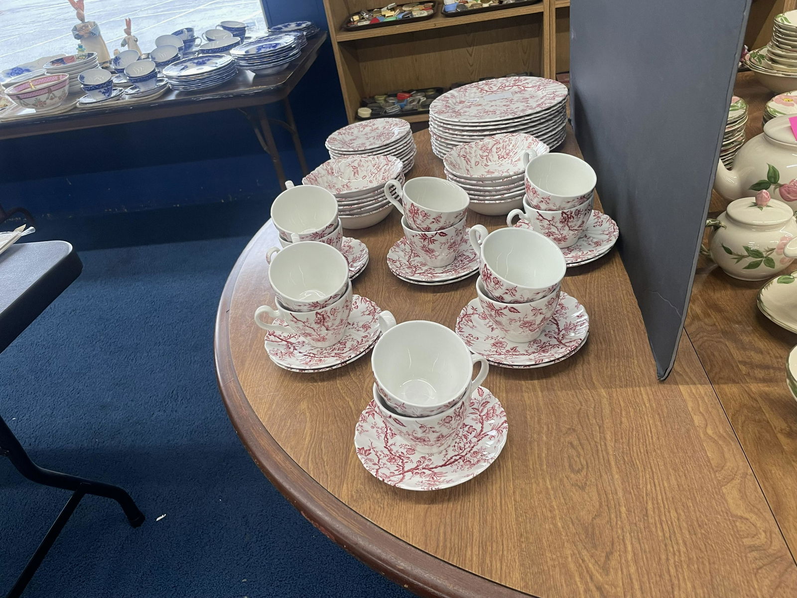 56 Pcs Johnson Brothers Old Bradbury China (1 of 5)