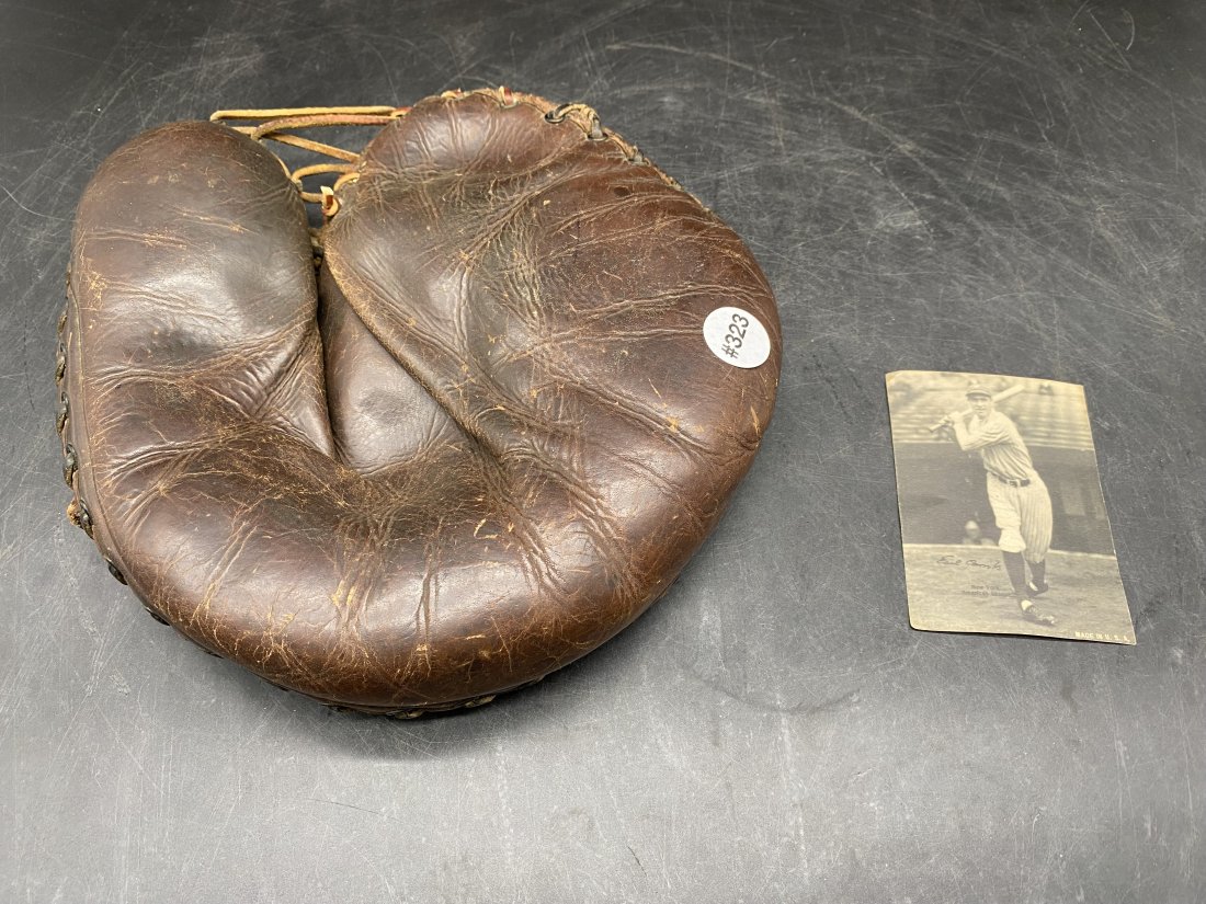 Antique Baseball Lot: Includes antique catchers mitt, 10" x 10". Also, 1929 Earl Combs photograph.