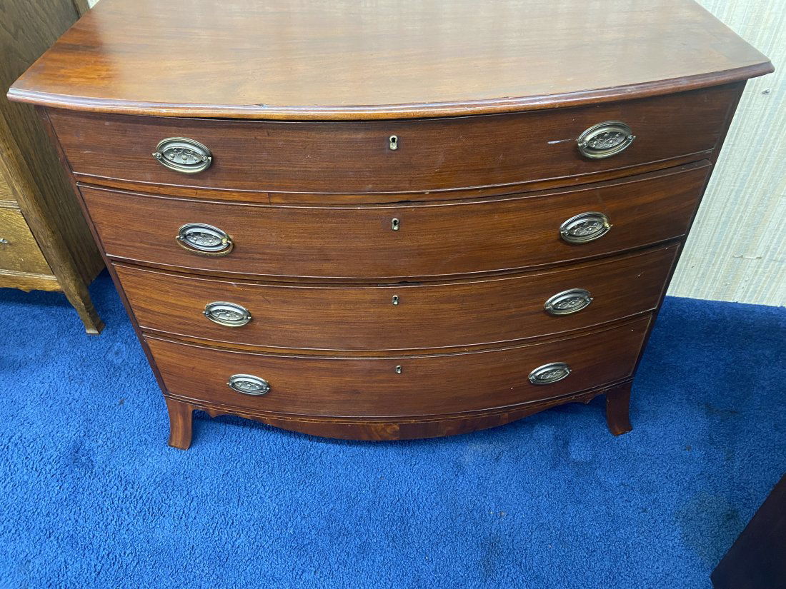 Period Bows Front Hepplewhite Chest (1 of 5)