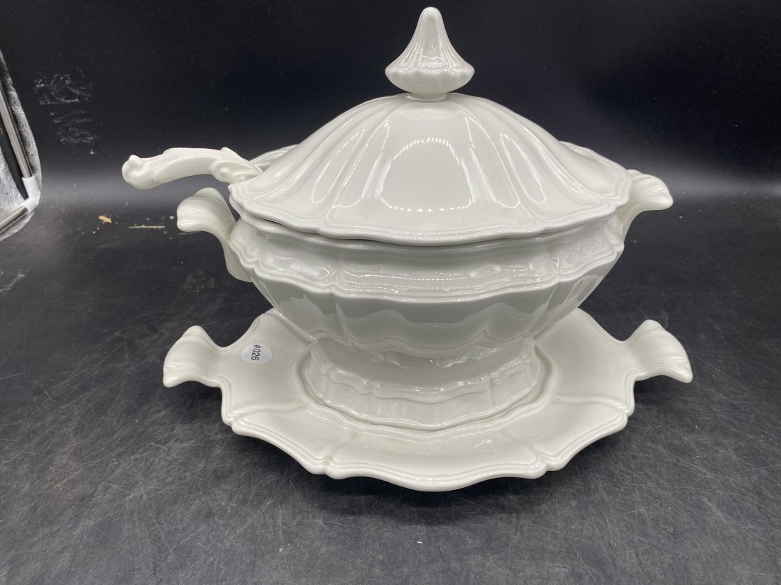 Red Cliff Ironstone Tureen (1 of 4)