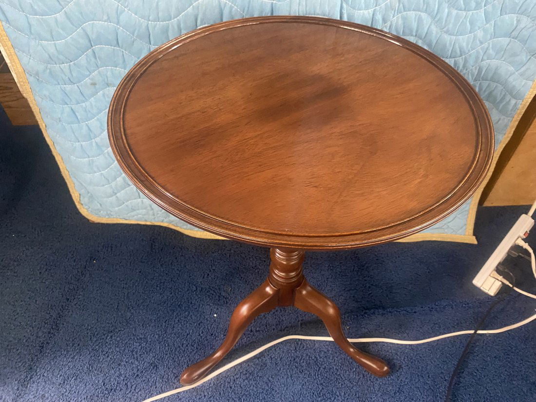 Kittinger Williamsburg Adaptation Candlestand (1 of 6)