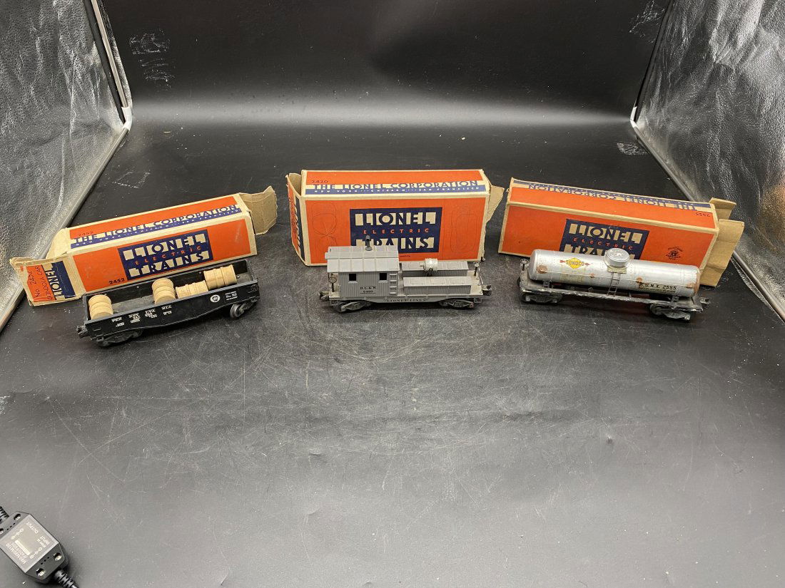 Three Vintage Lionel Train Cars (1 of 7)