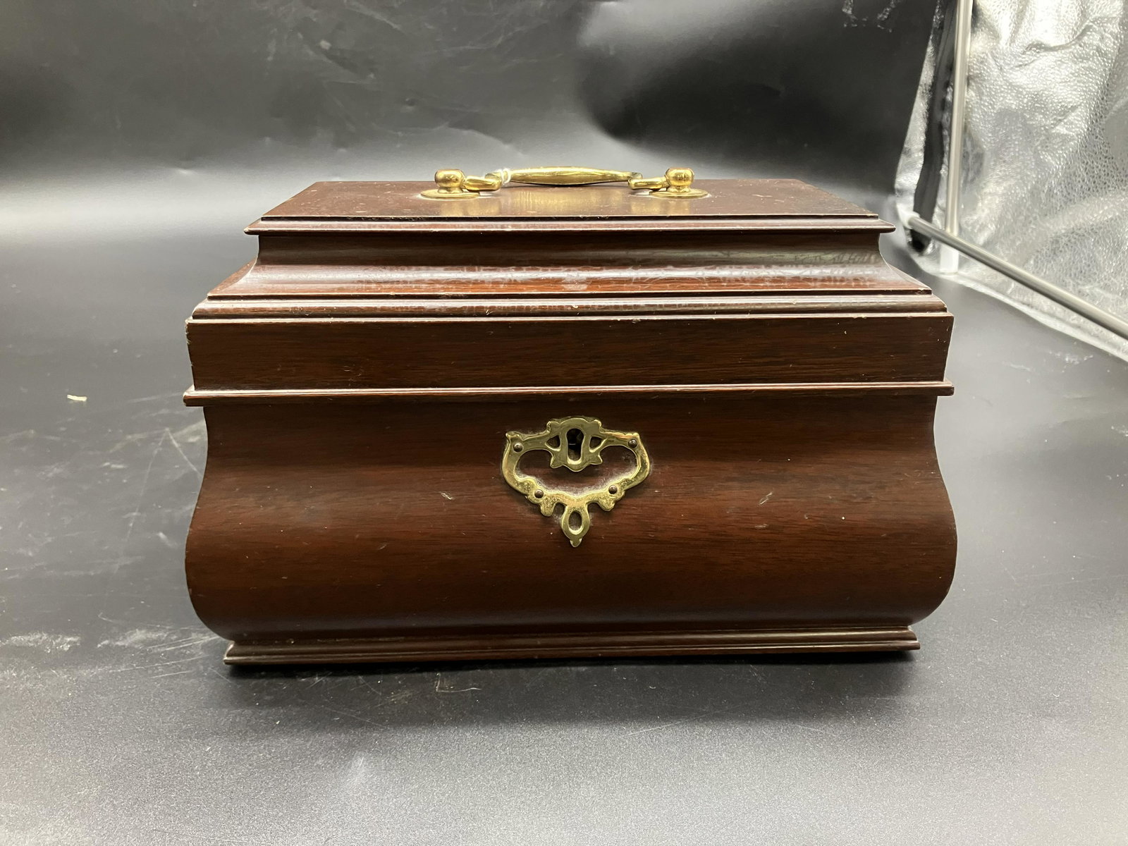 Colonial Williamsburg Jewelry Chest: marked on base, 10"W.