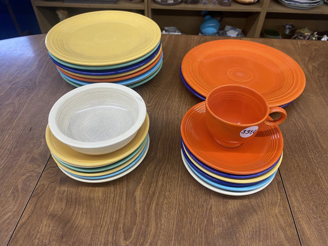 23 Pieces of Fiesta: includes 2 dinner plates, cups and sucers and other plates