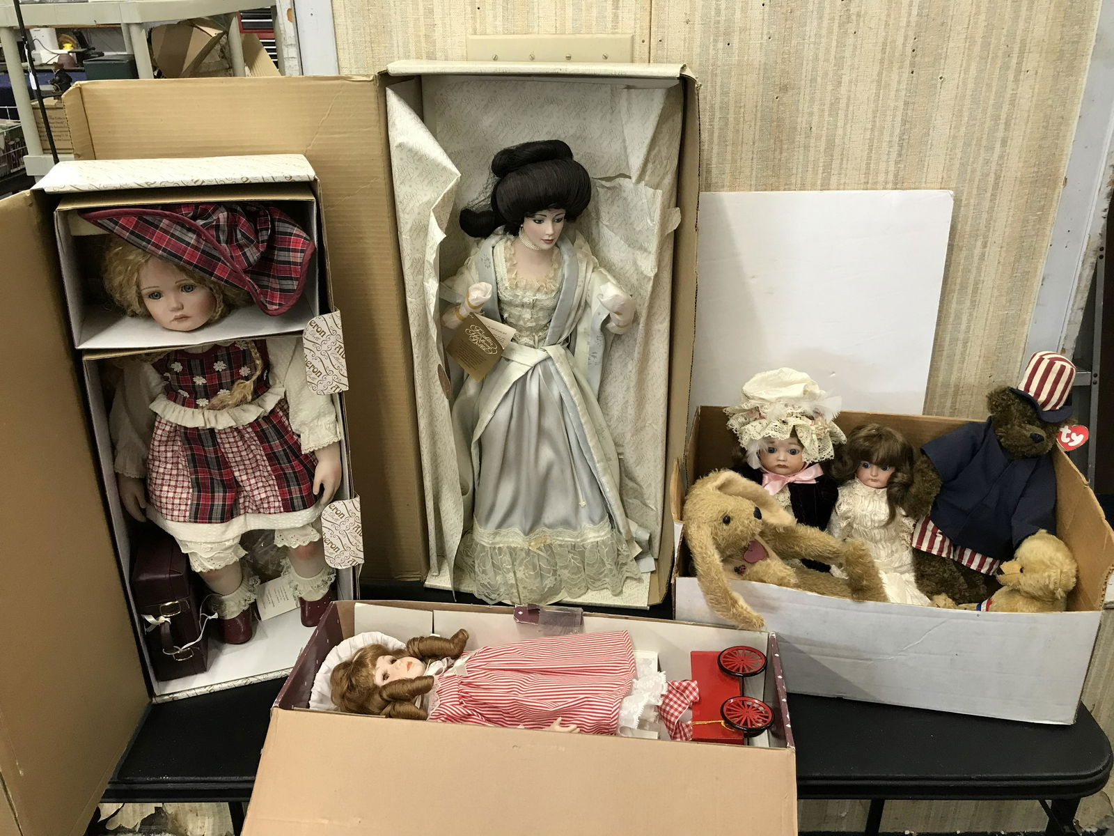 Grouping of Teddy Bears & Dolls (1 of 1)