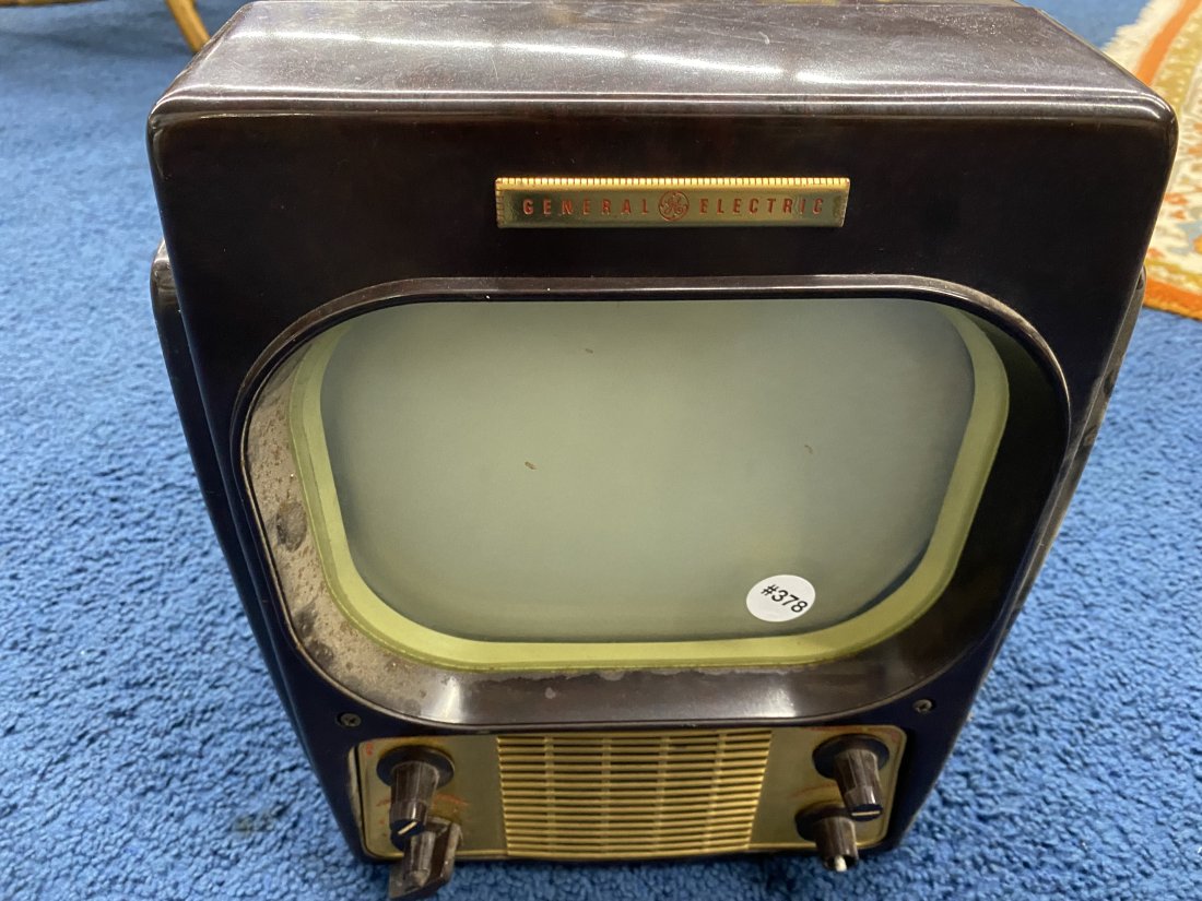 General Electric Television Receiver (1 of 5)