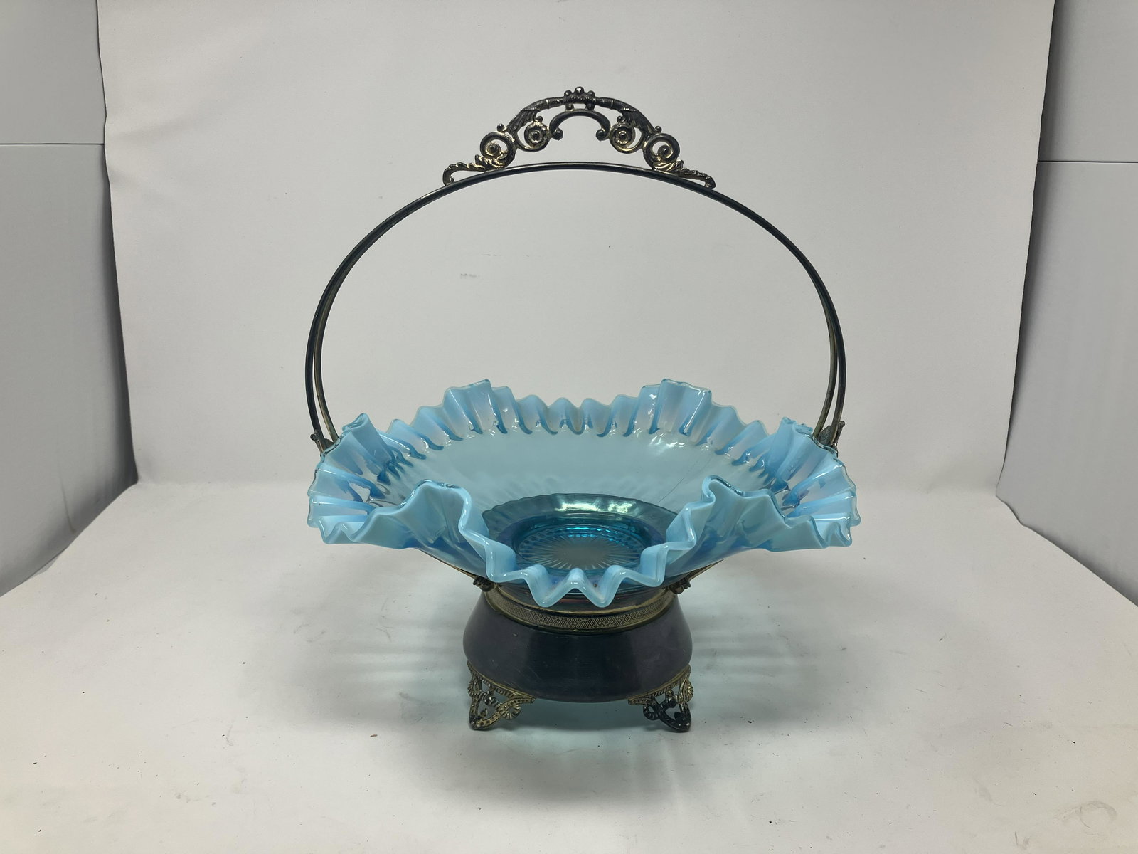 Opalescent Brides Basket (1 of 4)